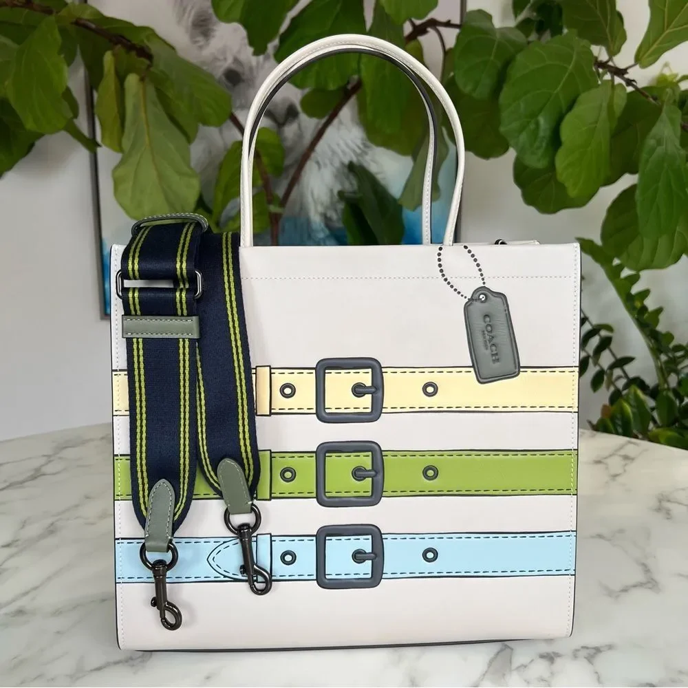 NWT Coach Cashin Carry 32 Trompe L’oeil C9724 Spring 2022 Runway Collection
